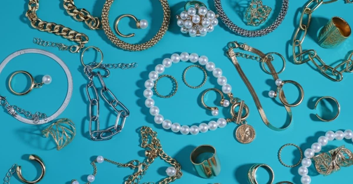 Bijuterias representando como montar loja de bijuterias